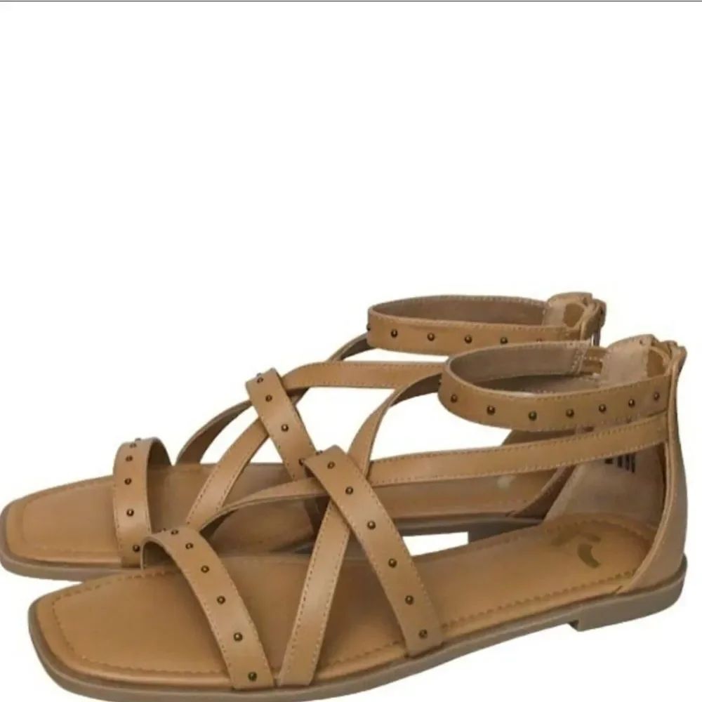 BRAND NEW REPORT STUDDED EMBELLISHMENTS SQUARE TOE SANDAL